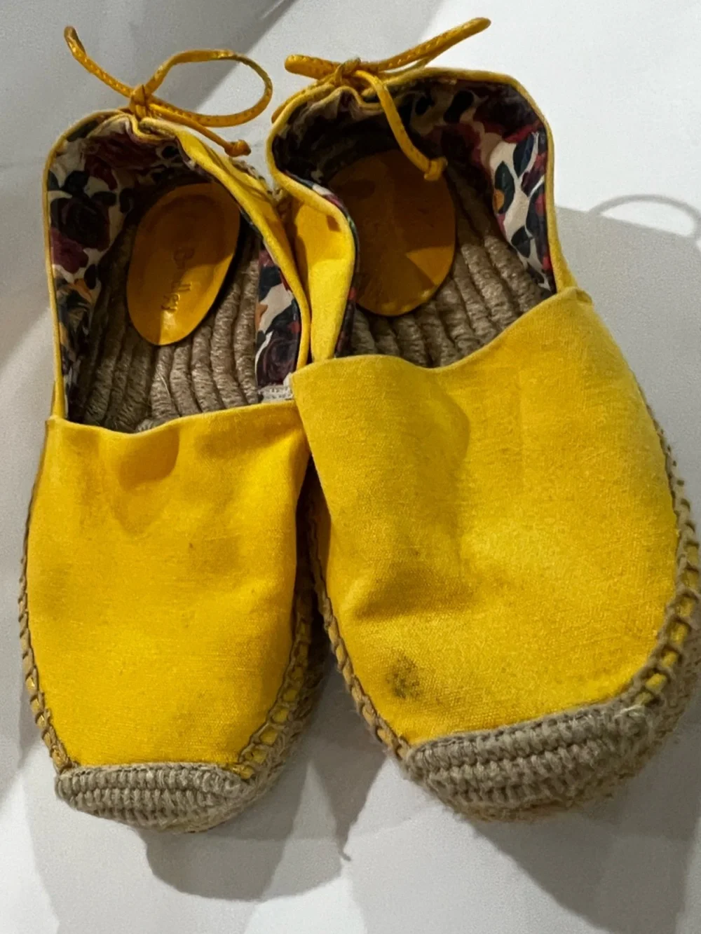 Vera Bradley Yellow Espadrille Flats Lace Back Rope Sole Floral Lining Women’s 6
